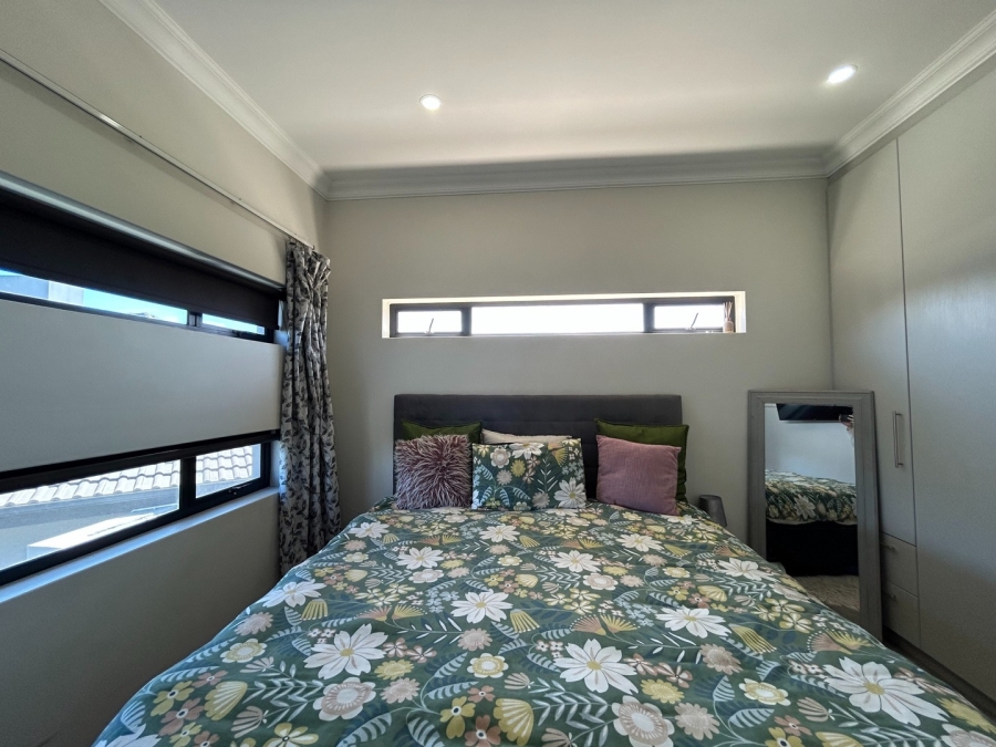 To Let 4 Bedroom Property for Rent in Sandown Western Cape